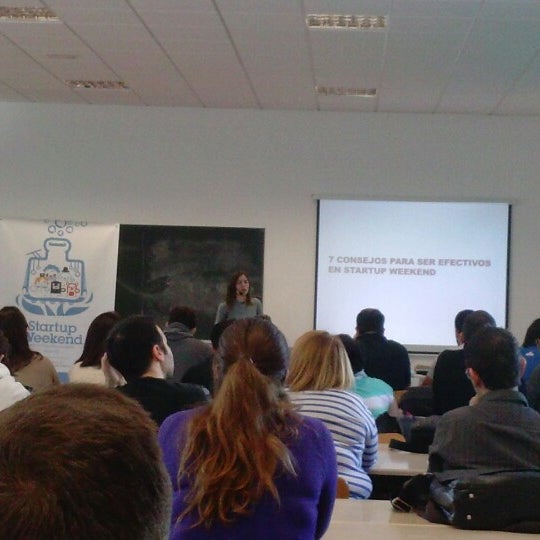 Das Foto wurde bei FGULL - Fundación General de la Universidad de La Laguna von Jesica B. am 2/2/2013 aufgenommen