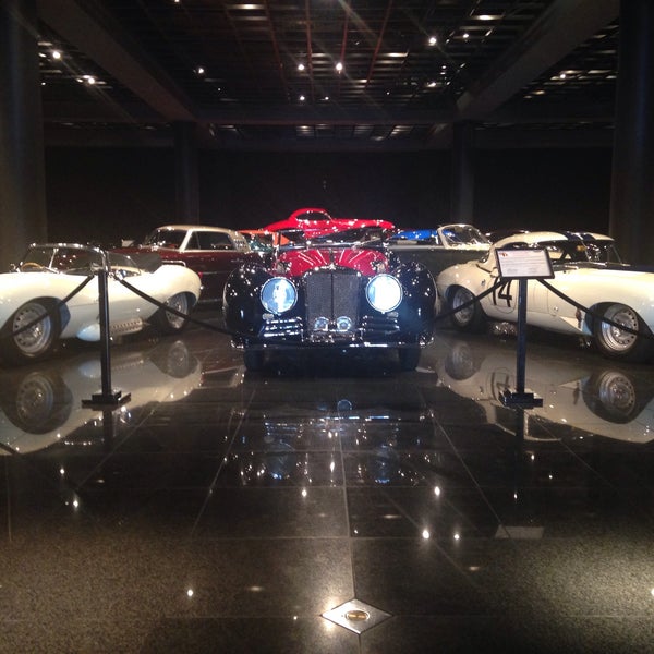 3/18/2015에 Vladimir R.님이 Blackhawk Automotive Museum에서 찍은 사진