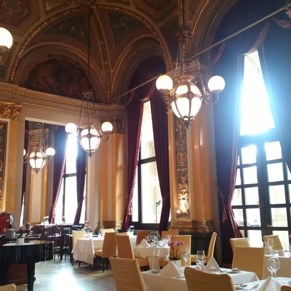 Das Foto wurde bei Restaurant Opéra von Andreas W. am 10/29/2015 aufgenommen