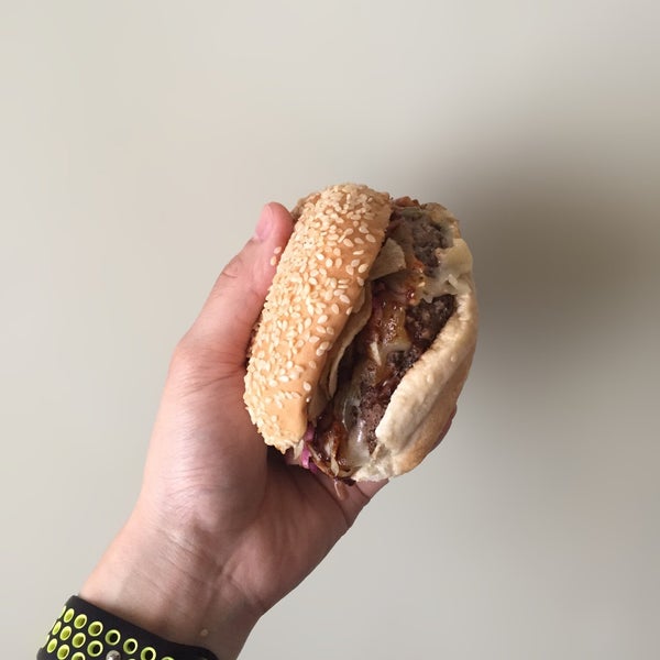 Burgers are great sometimes, inconsistent in quality. Juicy & tender on most occasions but sometimes dry & tough. Crunchify for chips in your burger. Use their app for loyalty rewards & to order ahead