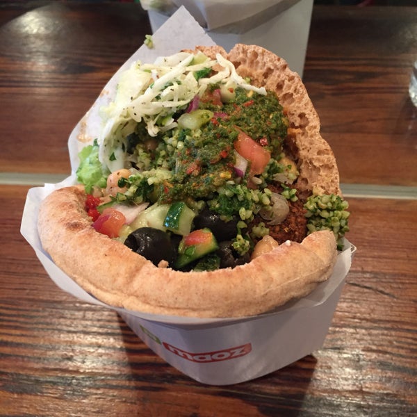 Love the falafel pitas here. Affordable, generous portions, and delicious. Make use of the salad bar and top all you want on your pita, bowl, or salad. Use the LevelUp app for loyalty rewards.