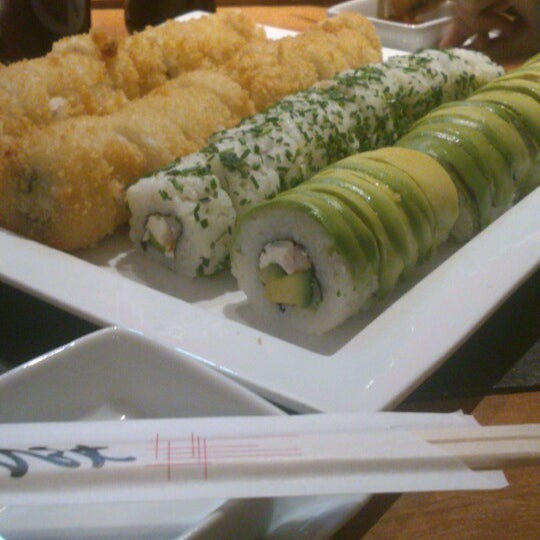 Photo taken at Maka Sushi by La Kariito D K. on 2/26/2014