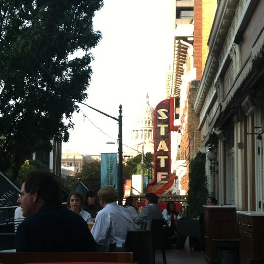 รูปภาพถ่ายที่ Stephen F&#39;s Bar and Terrace โดย Jennifer B. เมื่อ 10/9/2012