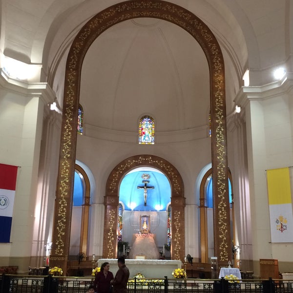 Foto diambil di Basílica de la Virgen de Caacupé oleh Julio C. pada 7/4/2018
