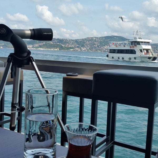 Foto diambil di Circle Restaurant &amp; Cafe oleh M.Ş pada 9/22/2015