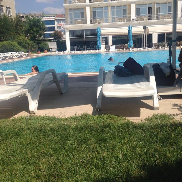 8/19/2016 tarihinde Buse G.ziyaretçi tarafından Pelikan Otel Yüzme Havuzu'de çekilen fotoğraf