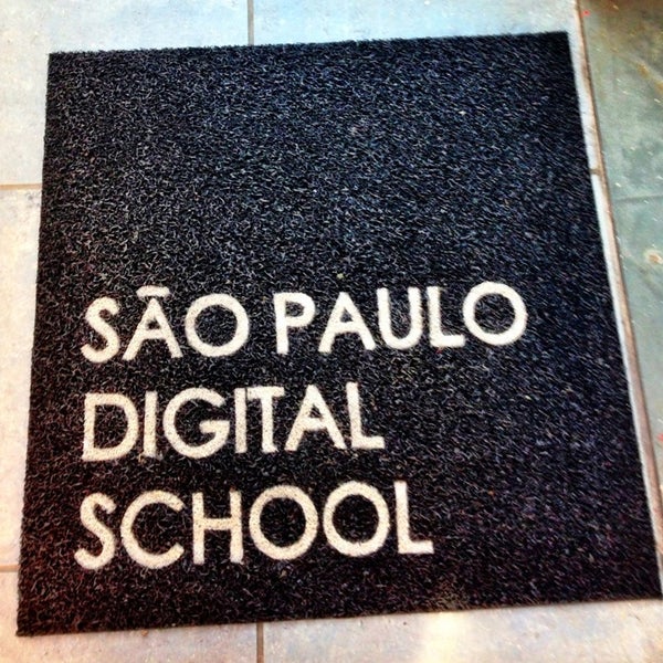 Foto scattata a São Paulo Digital School da Luciana A. il 7/10/2013
