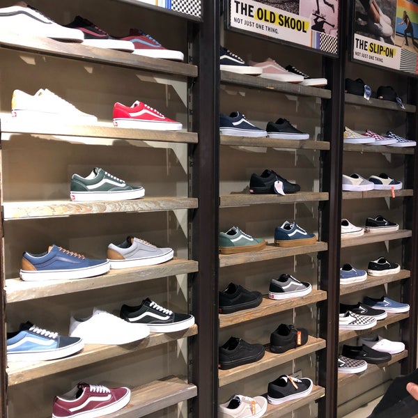 Vans - Shoe Store in Rome