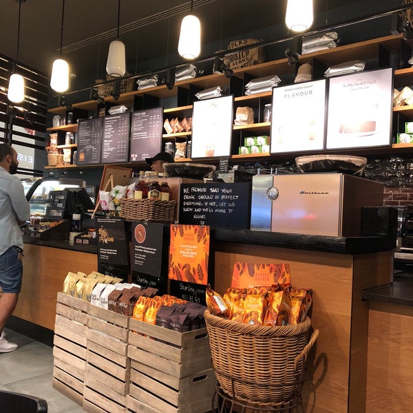 Foto diambil di Starbucks oleh happy b. pada 3/15/2018