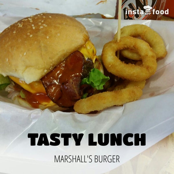 Das Foto wurde bei Marshall&#39;s Burger von Norie T. am 6/18/2014 aufgenommen