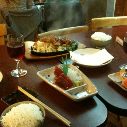 Снимок сделан в Shimo Restaurant пользователем Sashka B. 11/30/2012