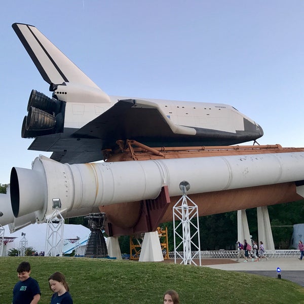 Excellent staff able to accommodate large school groups.  3 day pathfinder series was great for our 5th graders.  They have examples of multiple rockets and space memorabilia.