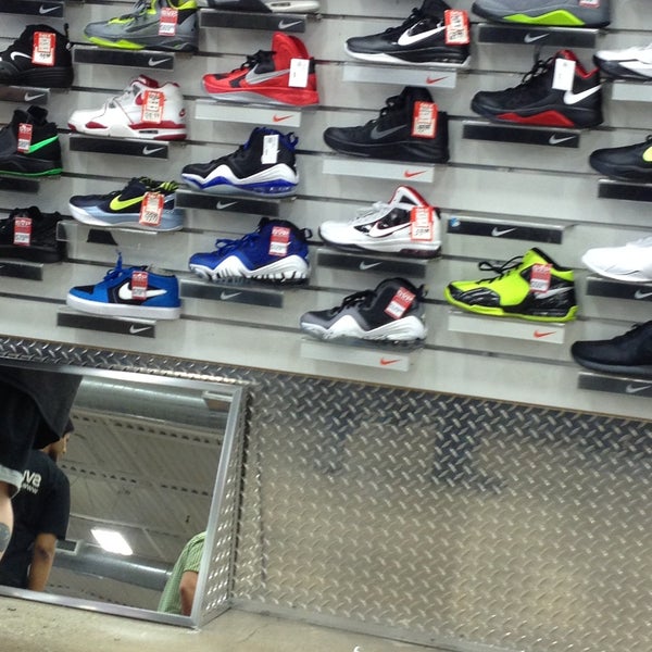 Photos at Si Vous Play Warehouse 6 tips