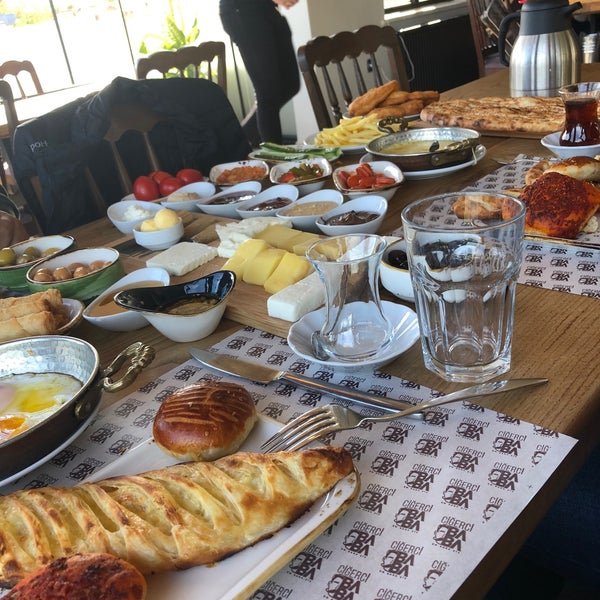 Foto diambil di Ciğerci Baba - En Baba Şiş oleh Hicabi K. pada 11/7/2020