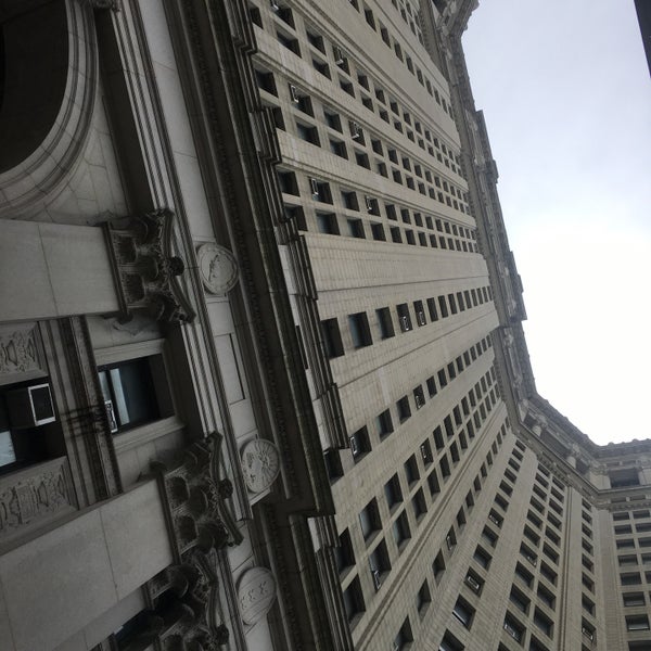 รูปภาพถ่ายที่ Manhattan Municipal Building โดย Hiroko T. เมื่อ 5/5/2018