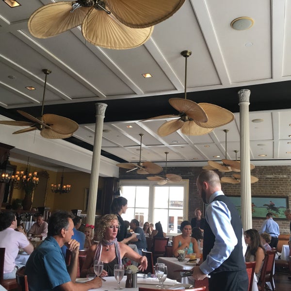 6/18/2017 tarihinde Hiroko T.ziyaretçi tarafından High Cotton Restaurant'de çekilen fotoğraf