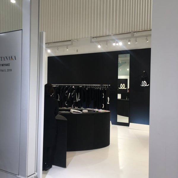 Photos At Pleats Please Issey Miyake 銀座 27 Visitors Photos At Pleats Please Issey Miyake 銀座 27 Visitors