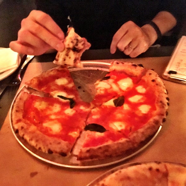 We finally found our favorite sit-down pizza place in NYC! Great vibe, amazing small plates (the zucchini was excellent) and perfect, simple yet delicate Napoli-style pizzas, the best in the city.