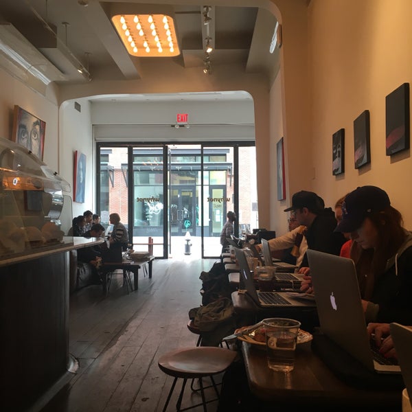 3/25/2017 tarihinde Hiroko T.ziyaretçi tarafından Whynot Coffee'de çekilen fotoğraf