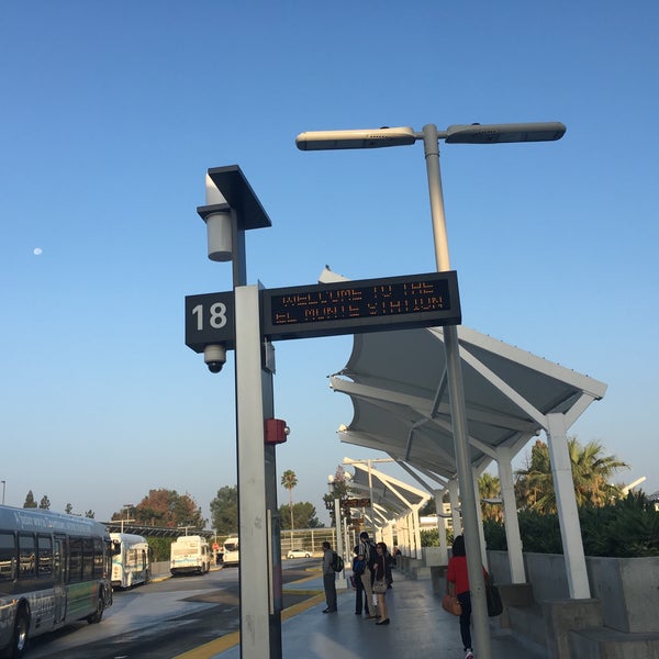 รูปภาพถ่ายที่ Metro El Monte Station โดย Hiroko T. เมื่อ 8/10/2017