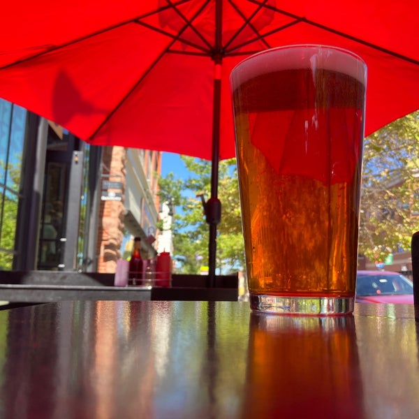 Foto tomada en Mountain Sun Pub &amp; Brewery  por Byron el 8/15/2023