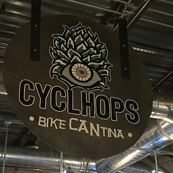 Photo taken at Cyclhops by Byron on 12/16/2016