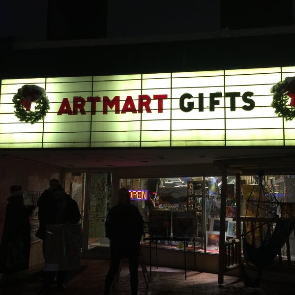 Foto scattata a Art Mart Gifts da Byron il 12/13/2015