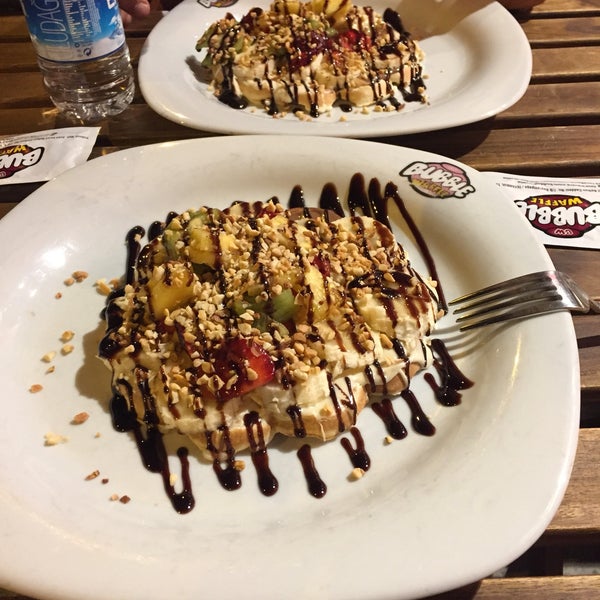 Photo taken at Bubble Waffle by .. .. on 5/23/2018