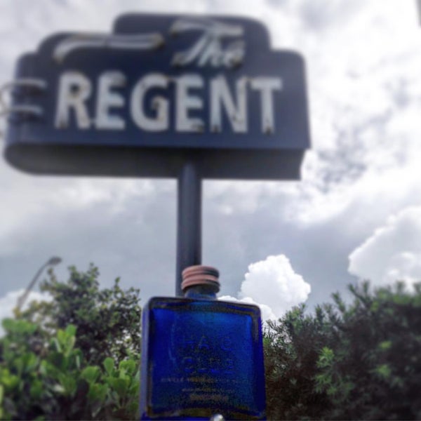 9/16/2015 tarihinde Ewan G.ziyaretçi tarafından The Regent Cocktail Club'de çekilen fotoğraf