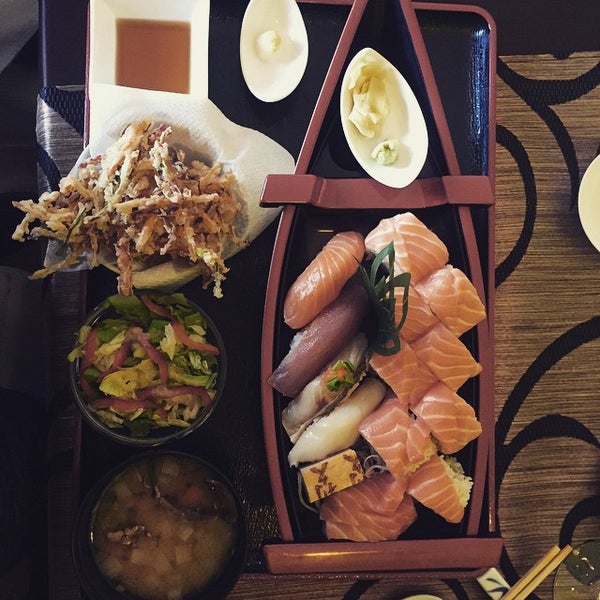 รูปภาพถ่ายที่ Tokyo Japanese Restaurant โดย Dan C. เมื่อ 2/10/2015