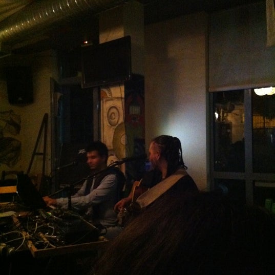 รูปภาพถ่ายที่ Spatiu Music-Pub โดย Dan C. เมื่อ 10/20/2012