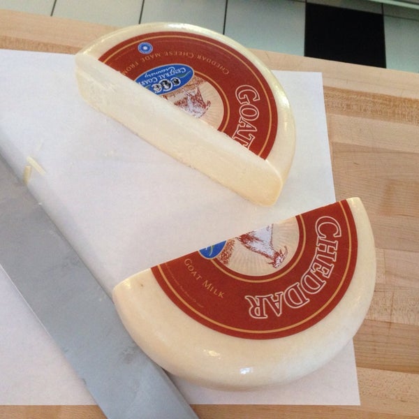 11/16/2014 tarihinde Danielleziyaretçi tarafından Vivant Fine Cheese'de çekilen fotoğraf