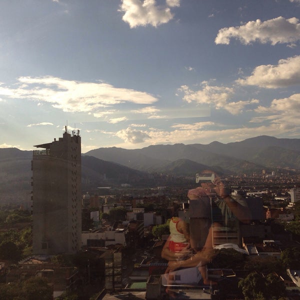 Das Foto wurde bei Diez Hotel Categoría Colombia von Andres Esteban G. am 12/31/2014 aufgenommen