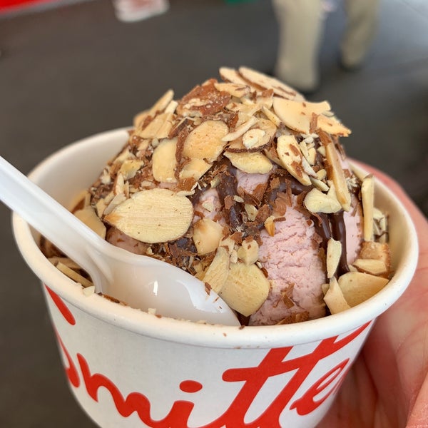 4/6/2019 tarihinde Hillary C.ziyaretçi tarafından Smitten Ice Cream'de çekilen fotoğraf