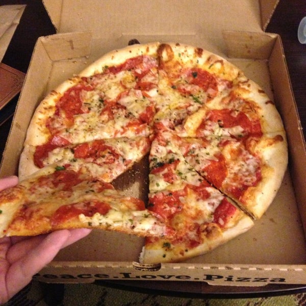 Foto diambil di Lucky Slice Pizza oleh Joanna P. pada 1/18/2013