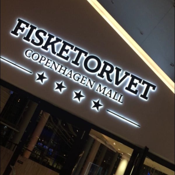 รูปภาพถ่ายที่ Fisketorvet โดย İnci S. เมื่อ 2/6/2018