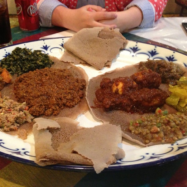 3/3/2013에 Molly S.님이 Aster&#39;s Ethiopian Restaurant에서 찍은 사진