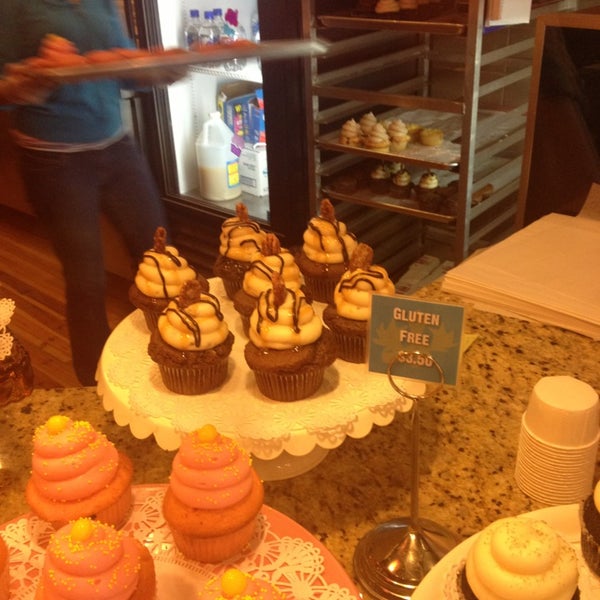 รูปภาพถ่ายที่ The Chocolate Moose Bakery &amp; Cafe โดย Bridget S. เมื่อ 8/4/2013