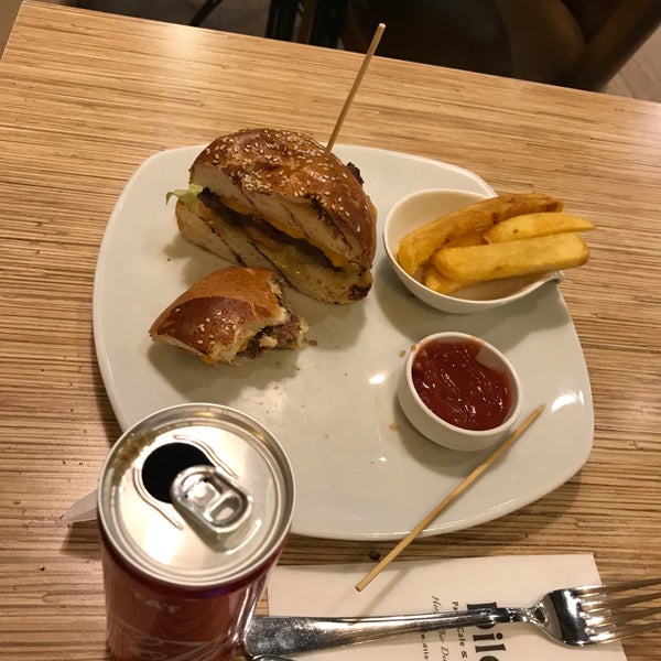 Foto diambil di Dilek Pasta Cafe &amp; Restaurant oleh Serap A. pada 2/24/2019