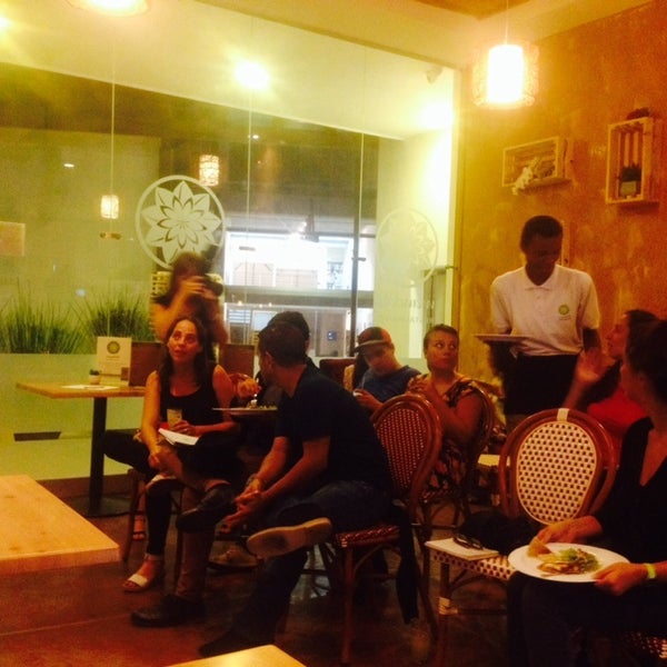 Das Foto wurde bei Mandala Restaurante von Meli Z. am 6/4/2014 aufgenommen