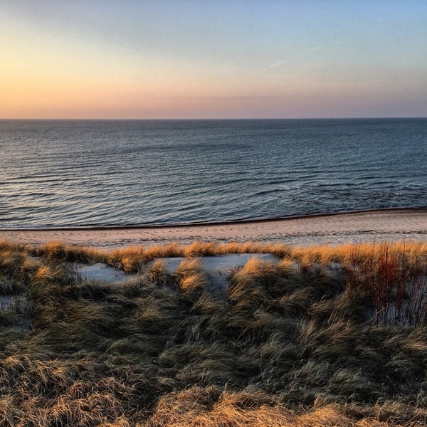 Das Foto wurde bei Nidos centrinis pliazas/ Nida Beach von Augustė B. am 1/29/2017 aufgenommen