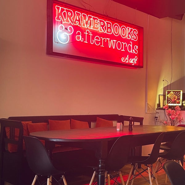 Photo taken at Kramerbooks &amp; Afterwords Cafe by Hoda on 8/1/2022
