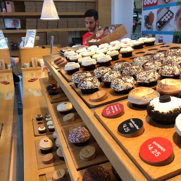 Photo taken at Sprinkles Beverly Hills Cupcakes by F on 11/29/2018