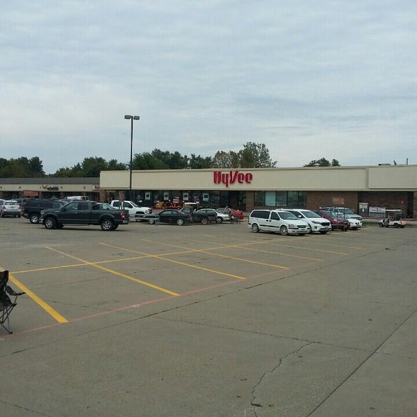 HyVee Grocery Store in Knoxville