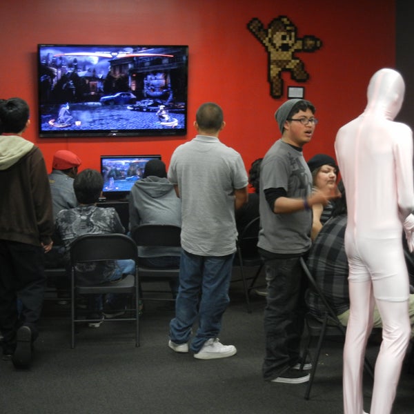 Photo taken at Insomnia Video Game Culture &amp; Vinyl Toys by Insomnia Video Game Culture &amp; Vinyl Toys on 1/10/2014
