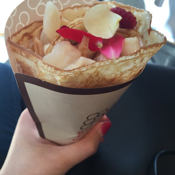 Photo taken at Eight Turn Crepe by Yu M. on 6/5/2015