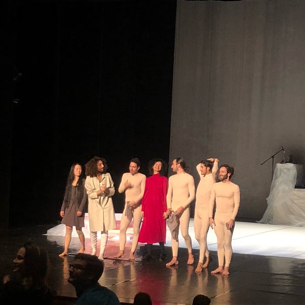 Foto diambil di Opera &amp; Theatre Madlenianum oleh Barbara G. pada 12/5/2018
