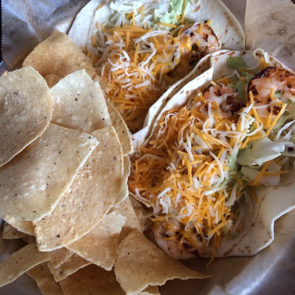 Das Foto wurde bei The Whole Enchilada Fresh Mexican Grill von Pete W. am 3/14/2014 aufgenommen