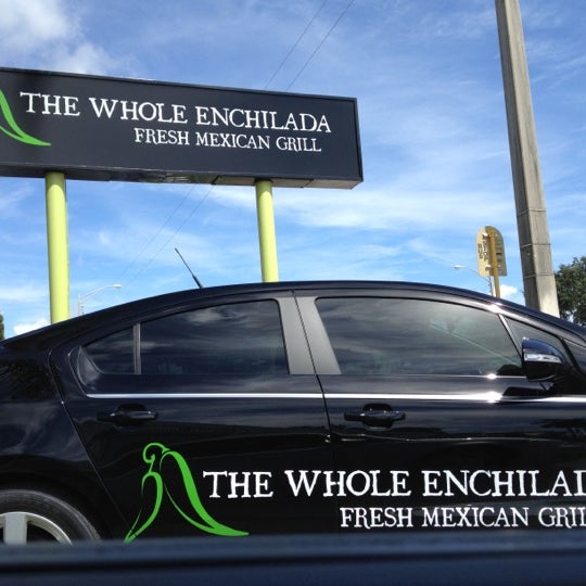 Foto diambil di The Whole Enchilada Fresh Mexican Grill oleh Pete W. pada 10/9/2012