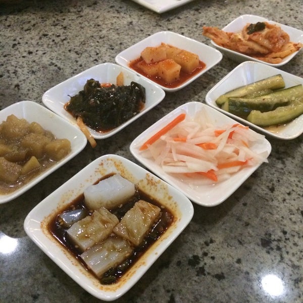 รูปภาพถ่ายที่ Burnt Rice Korean Restaurant โดย Rozeta Arianna A. เมื่อ 1/31/2014